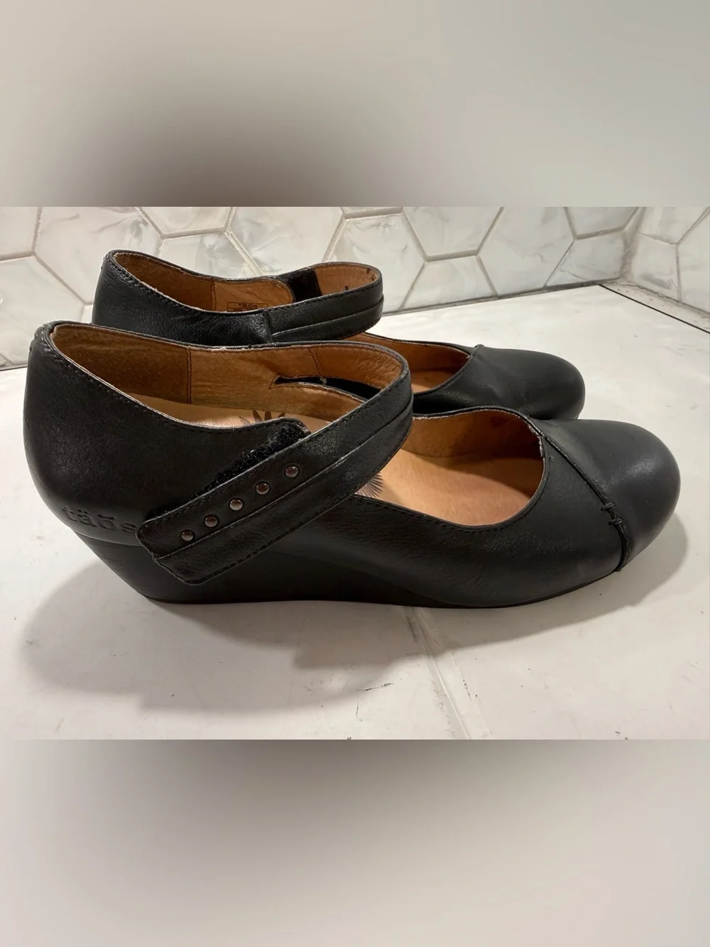 Taos Urge Black Leather Mary Jane Wedge Heel Shoes Size 8 Ankle Strap